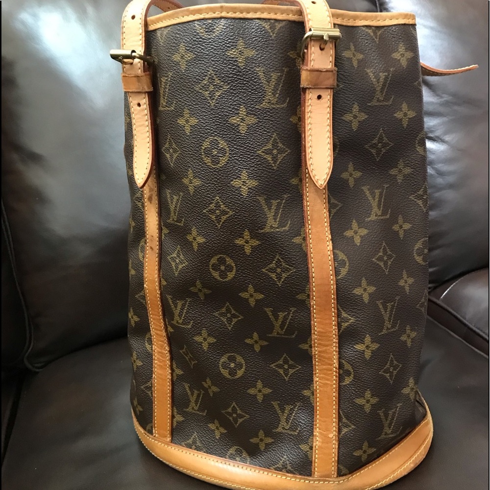 Authentic Large Louis Vuitton bucket DK2160
